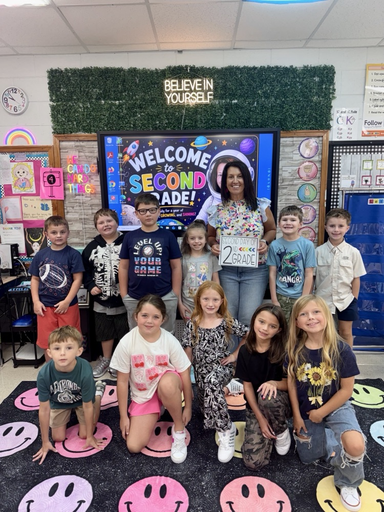 Mrs. Grant’s class posing for a class picture 