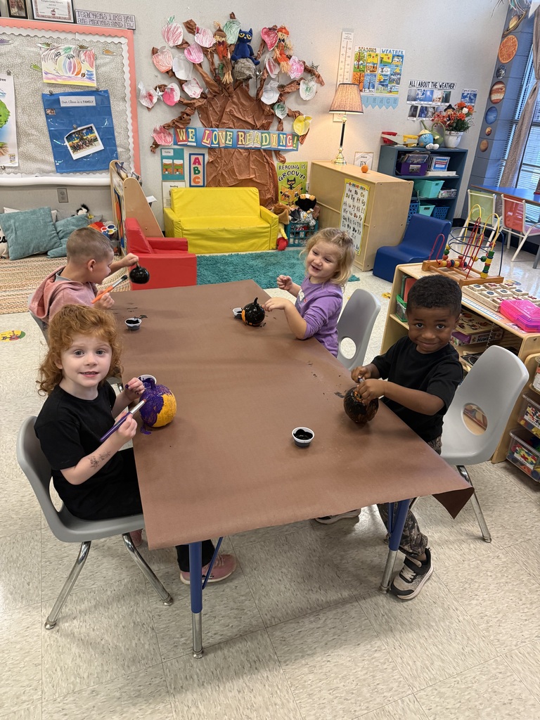 Fun Friday - Painting pumpkins in Pre-K