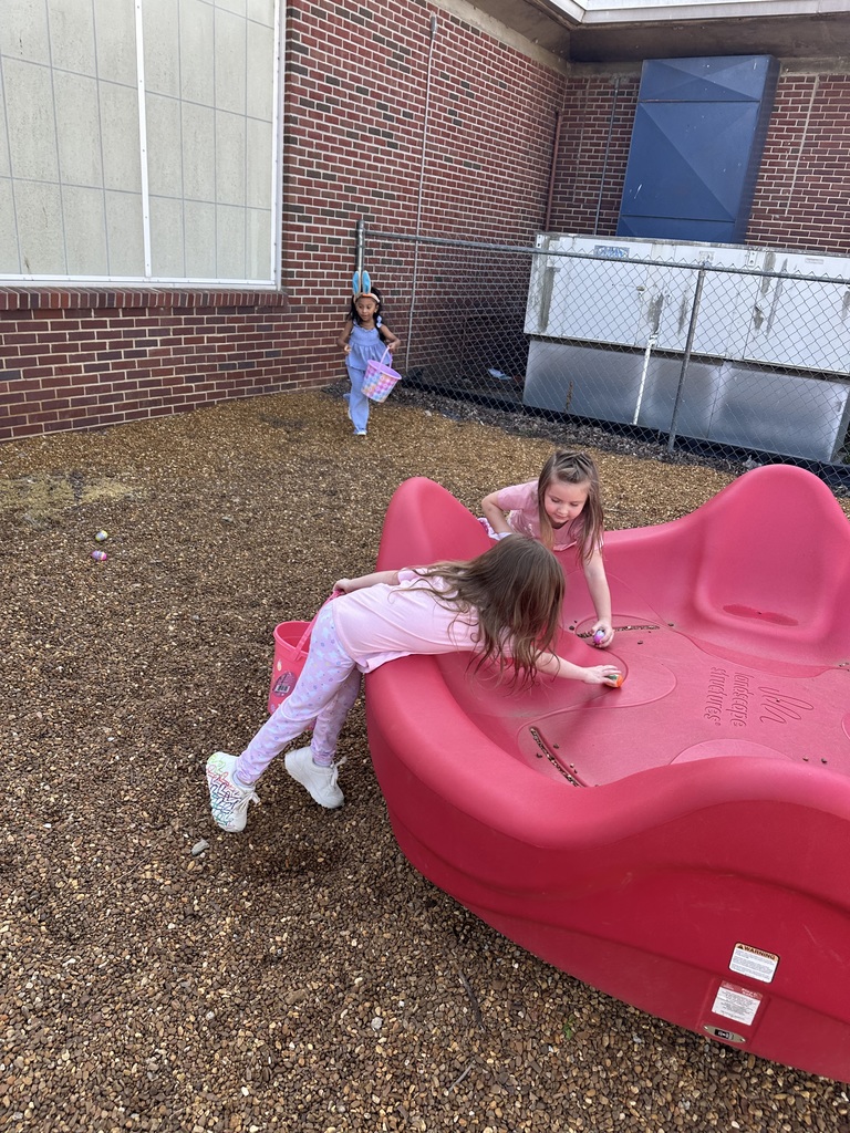 🐰Oh what fun we had hunting for Easter Eggs 🐣