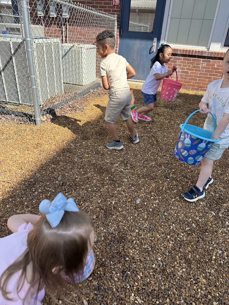 🐰Oh what fun we had hunting for Easter Eggs 🐣