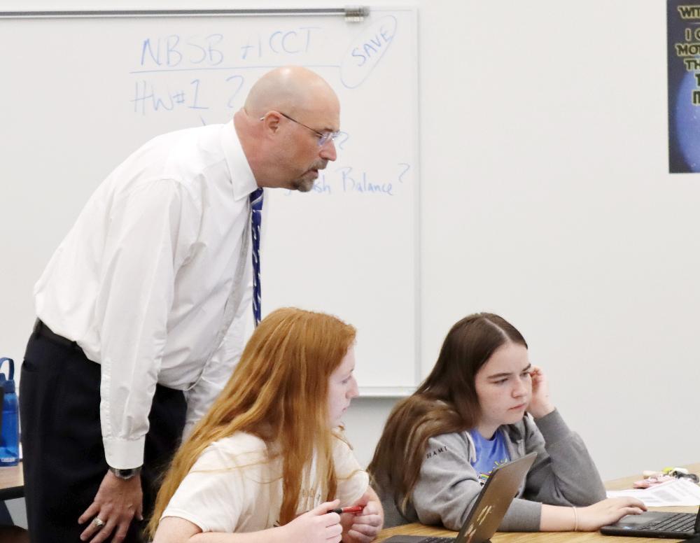 Steven Hegemann, an associate professor of practice in accountancy at the University of Nebraska-Lincoln, speaks to Nebraska Business Focus Program students at a session.