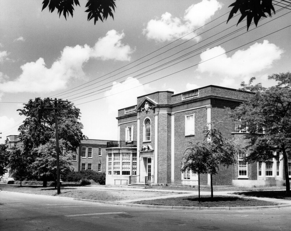 Black and White photo of Park Middle School in 1936.