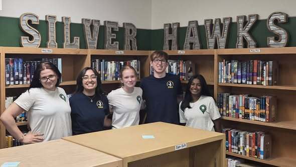Photo of 5 students in FBLA,.  Leadership group