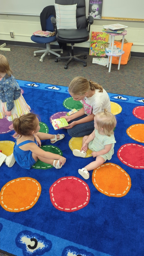 The Little Leopard Learners love their 5th grade reading buddies! 