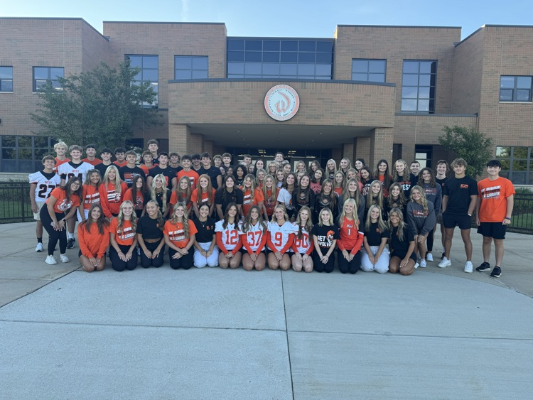 large group photo of students 