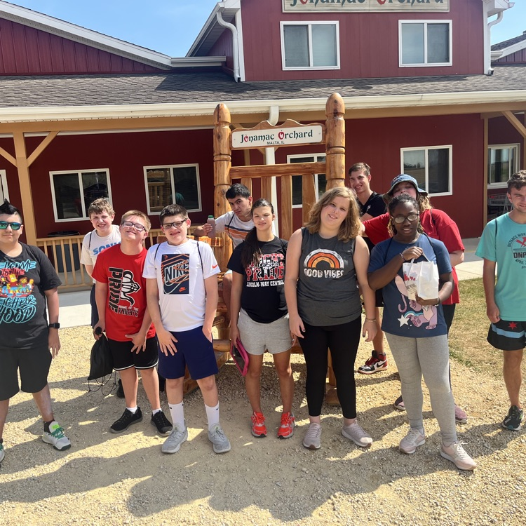 students at the apple orchard