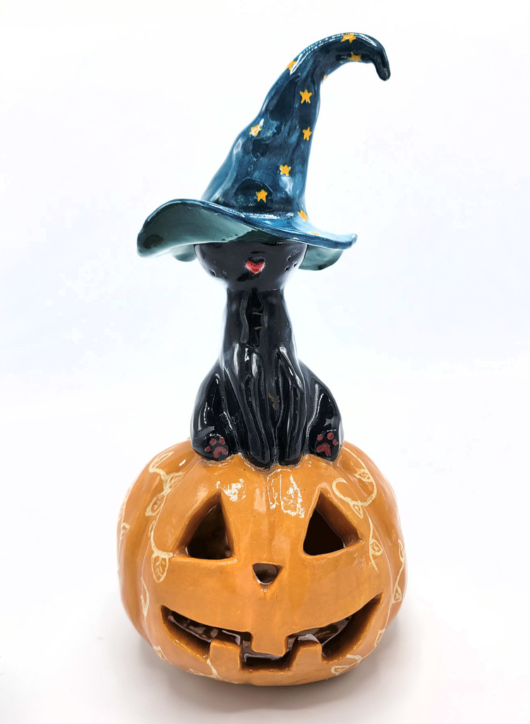 Ceramic piece by Bella Internicola