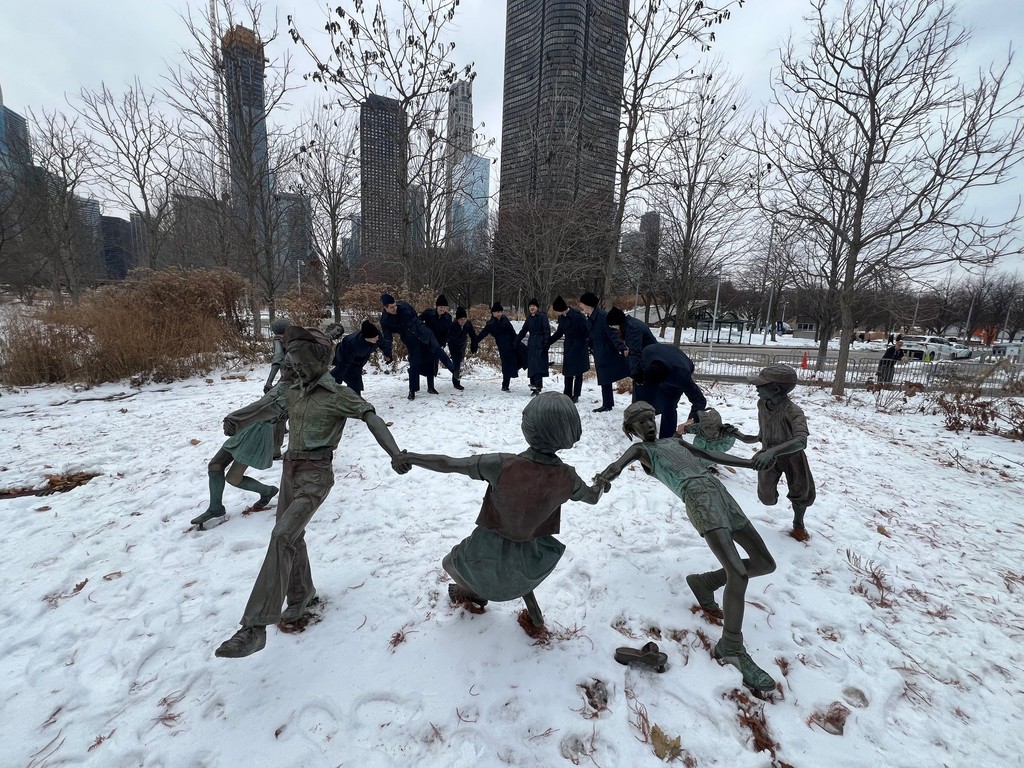 Christmas Tree Ship volunteers offload trees in Chicago
