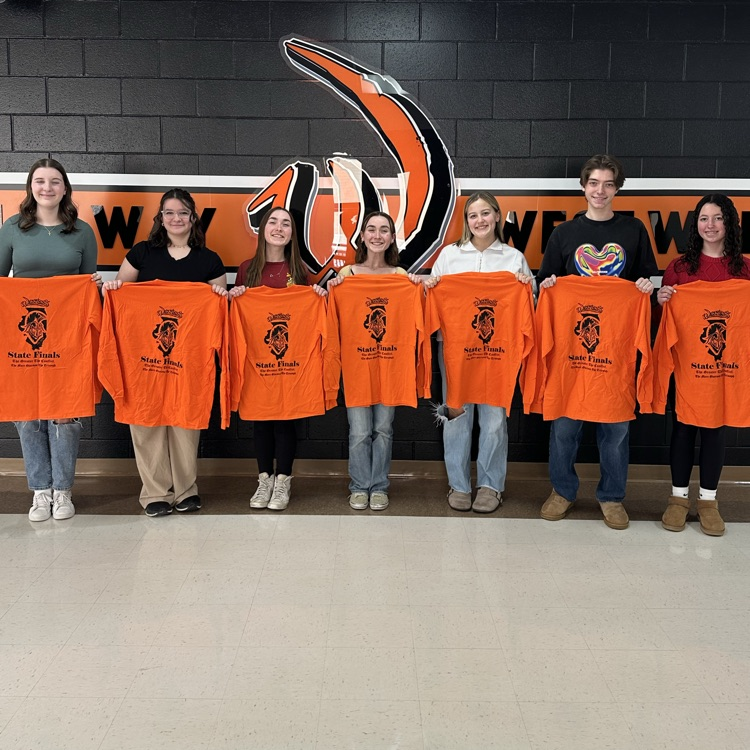 students with state shirts