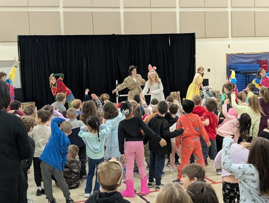 Scene 6 from the show