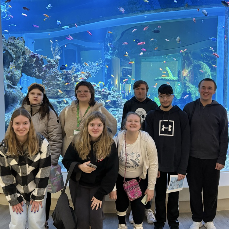 students at the aquarium