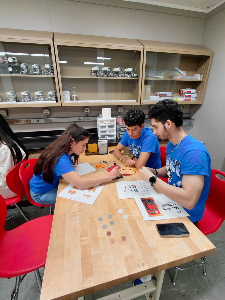 Griffins attended Argonne National Laboratory's Build a Better Battery program. It was a great day to be a Griffin! 