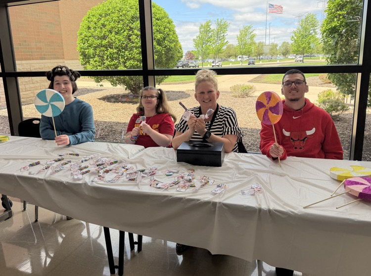 lollipop sales in lunch room