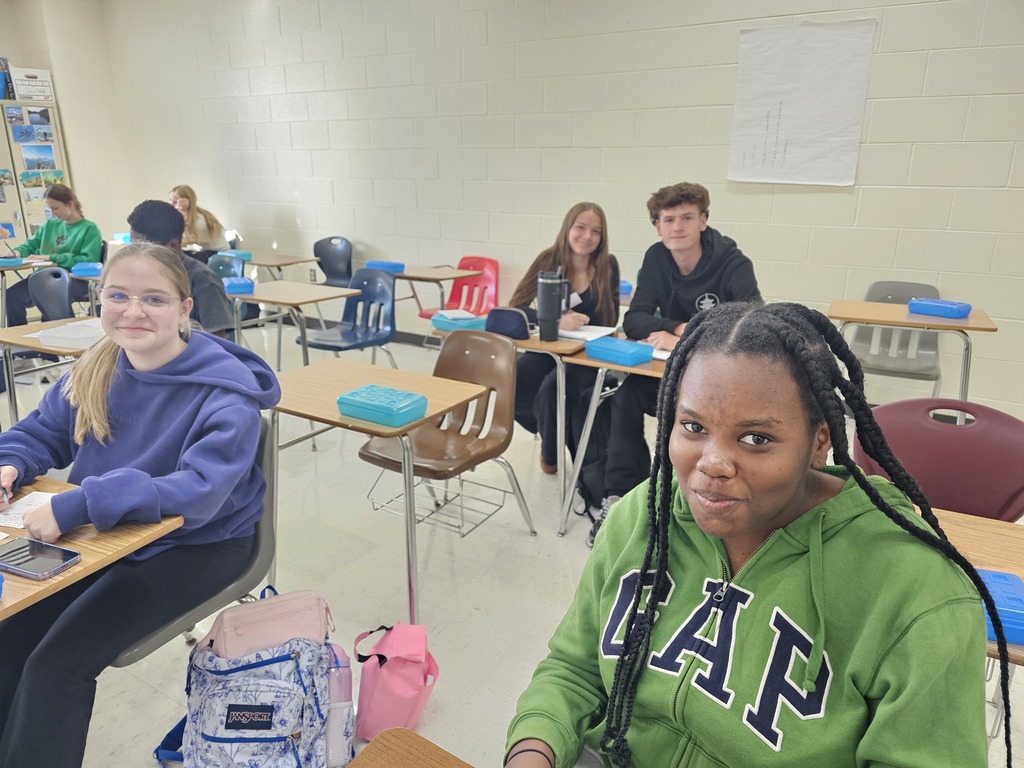 Making letters to veterans on for Washington trip