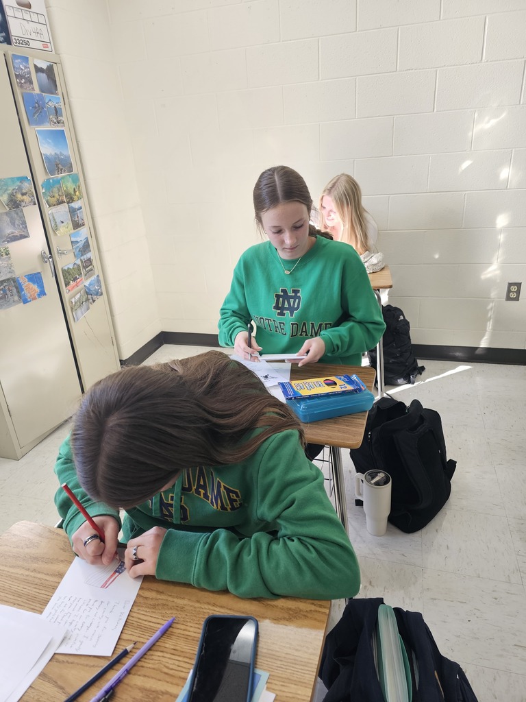 Making letters to veterans on for Washington trip