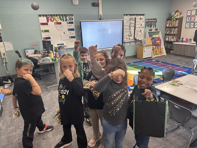 Hyatt peer buddies creating friendship bracelets and making a snack together! We love to celebrate the gift of friendship this season, and all through the year! 