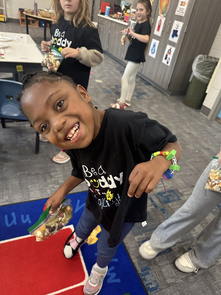 Hyatt peer buddies creating friendship bracelets and making a snack together! We love to celebrate the gift of friendship this season, and all through the year! 