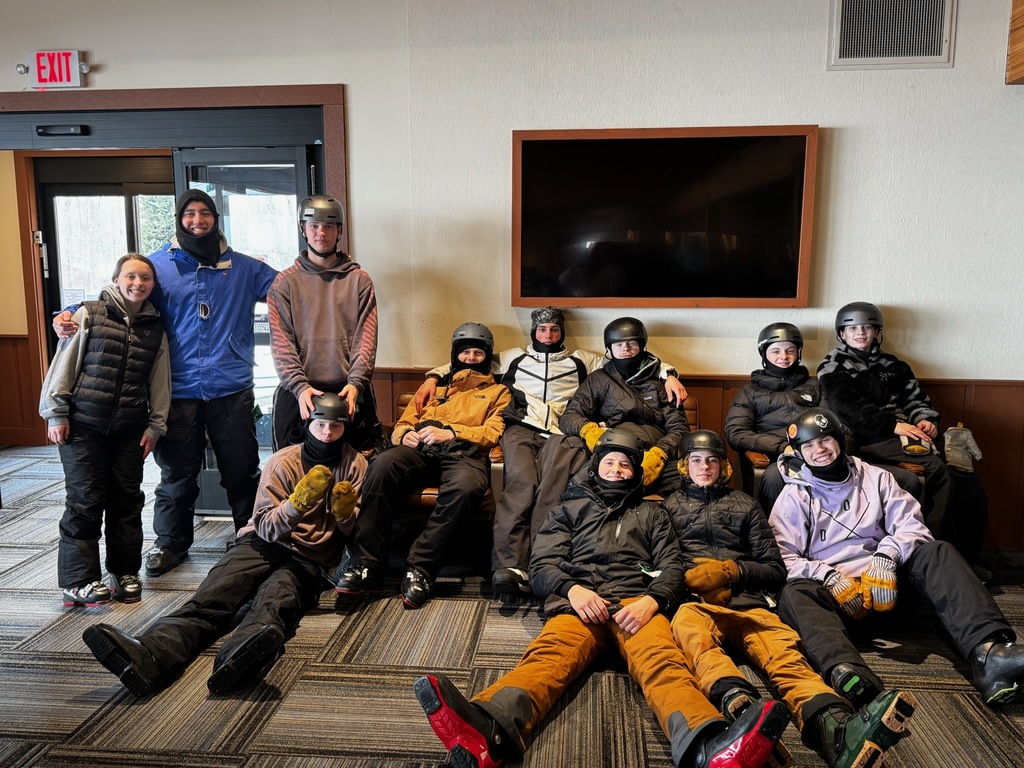 High School Students group photo at Nub's Nob for the school ski trip.