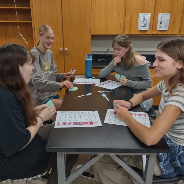 students playing spoons as they identify skin epithelium