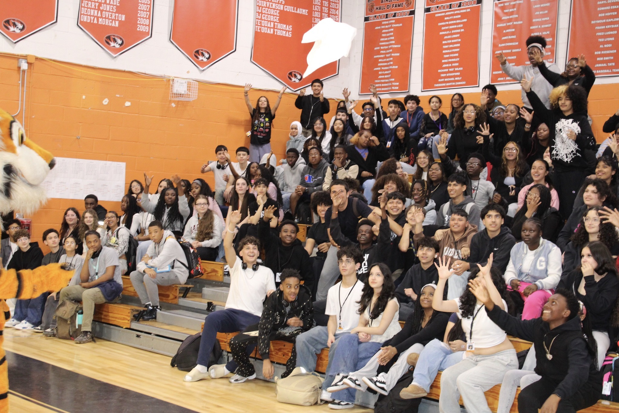 𝐋𝐢𝐧𝐝𝐞𝐧 𝐇𝐢𝐠𝐡 𝐏𝐞𝐩 𝐑𝐚𝐥𝐥𝐲 𝐈𝐠𝐧𝐢𝐭𝐞𝐬