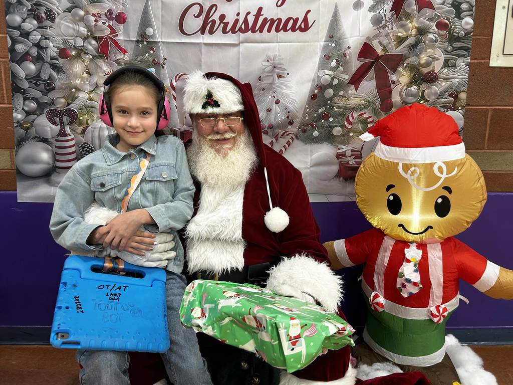 Students Celebrating Kiwanis Christmas Event