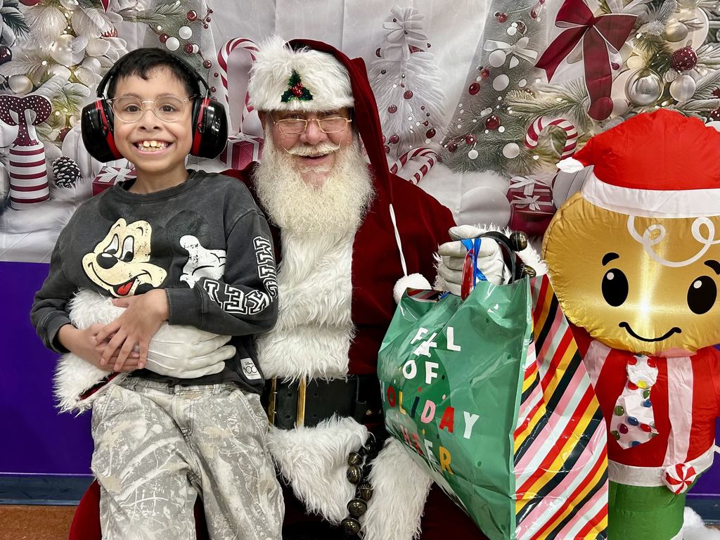 Students Celebrating Kiwanis Christmas Event