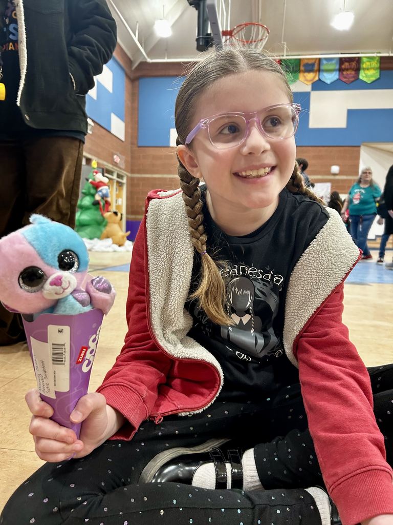 Students Celebrating Kiwanis Christmas Event