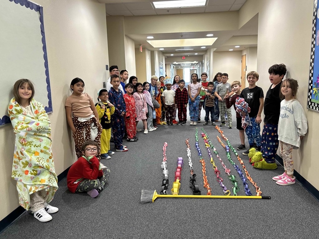 STEM activity, building the longest paper chain.