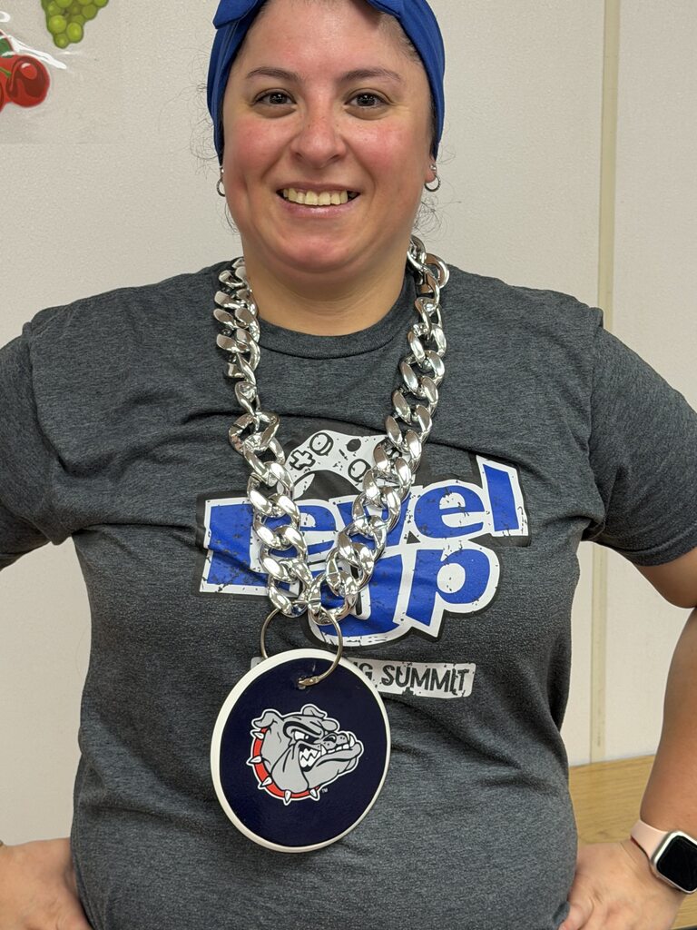 Gema with the Bulldog Chain