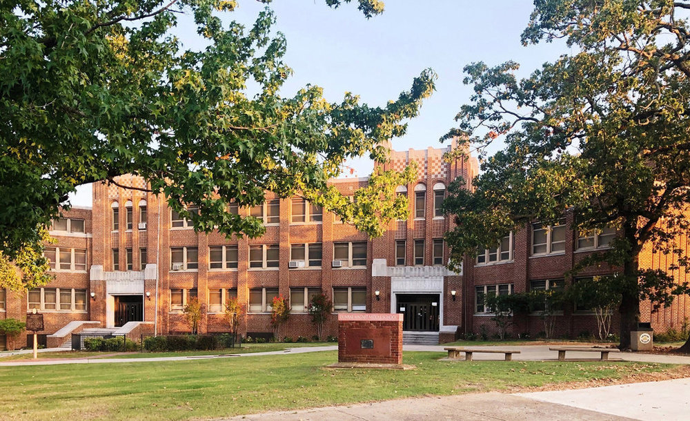 A photo of the outside of Dunbar Magnet Middle School