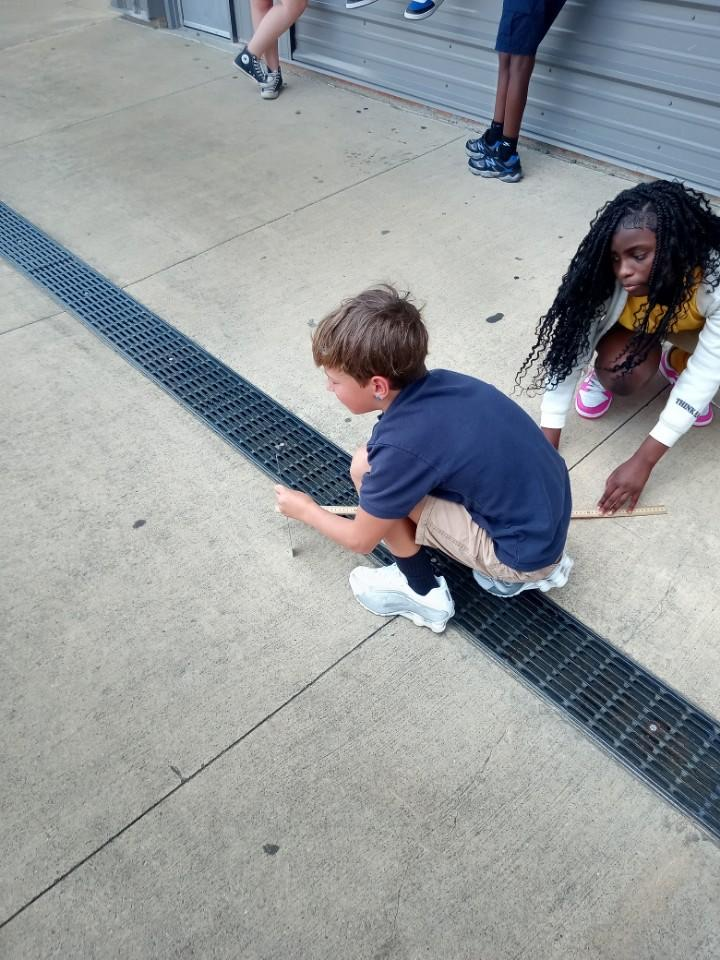 FHSA 7th grade science students put their measuring skills and metric conversions to the test during a hands-on lab exploring kinetic energy! ⚡🔬