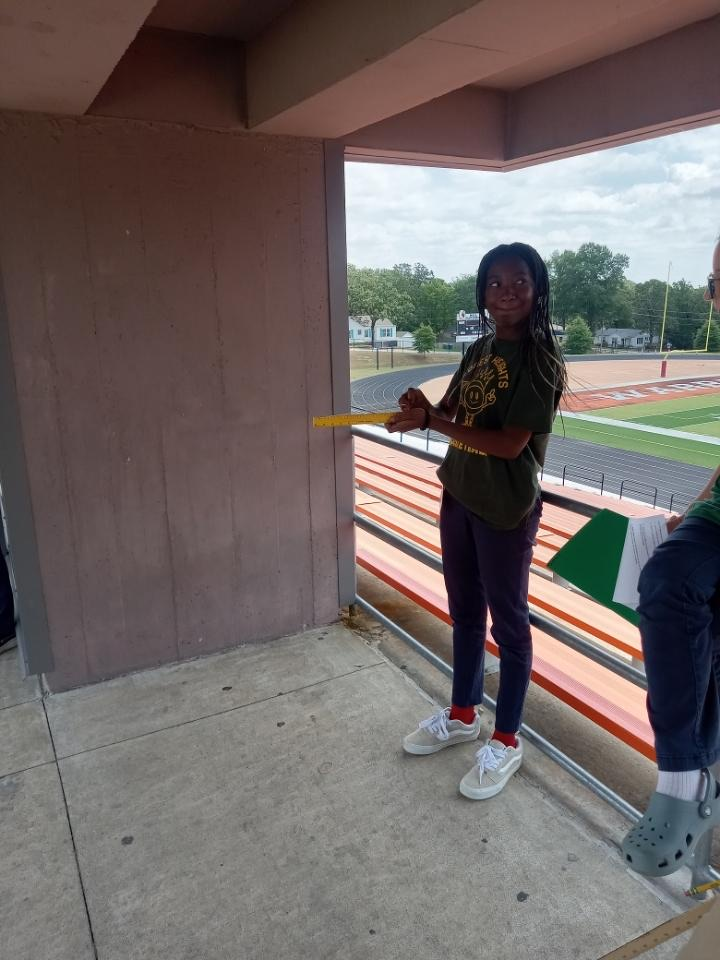 FHSA 7th grade science students put their measuring skills and metric conversions to the test during a hands-on lab exploring kinetic energy! ⚡🔬