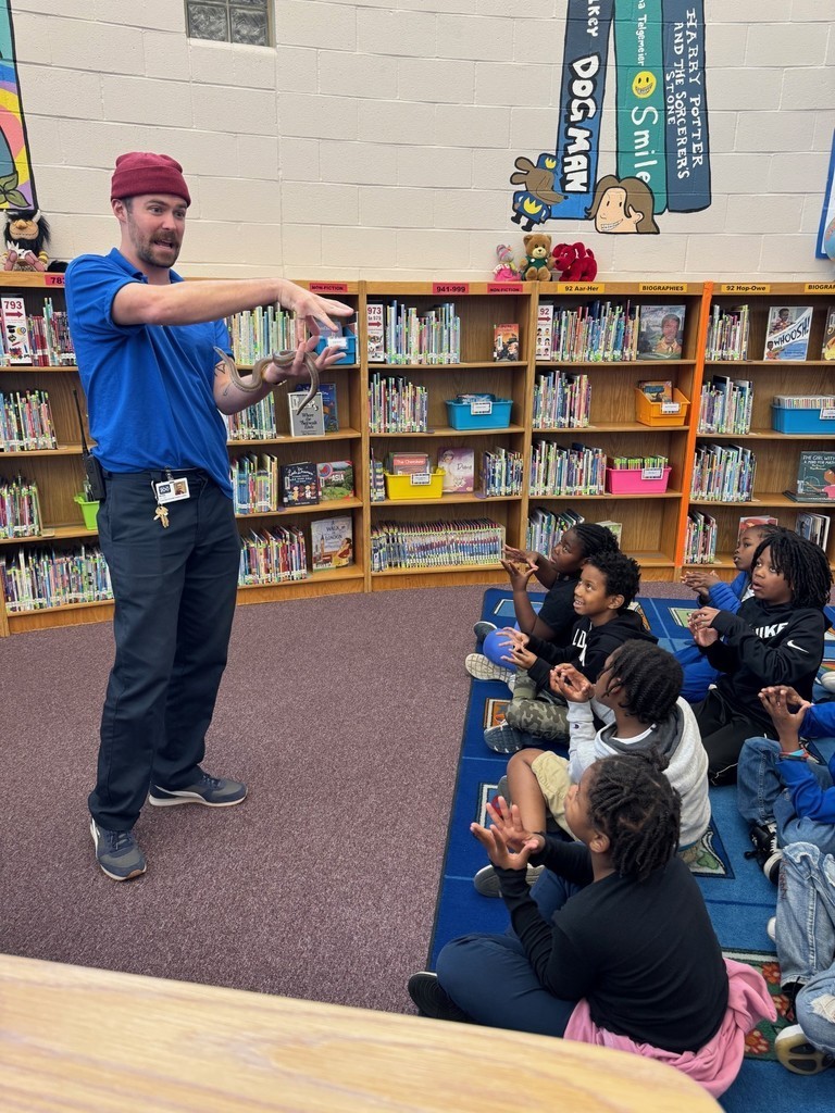 demonstrating the snake jaw