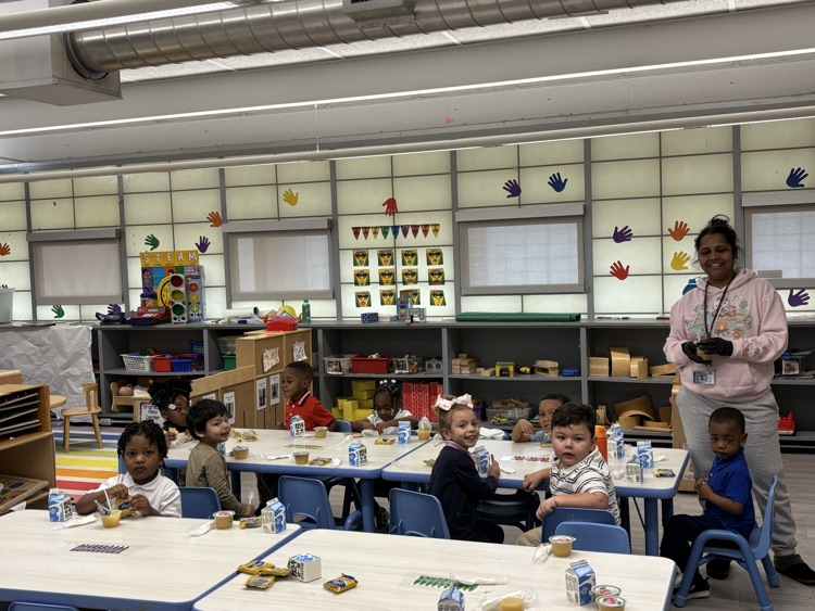 PreK 3 Ms. Fountain & Ms. Jerome’s class snacking post nap! 
