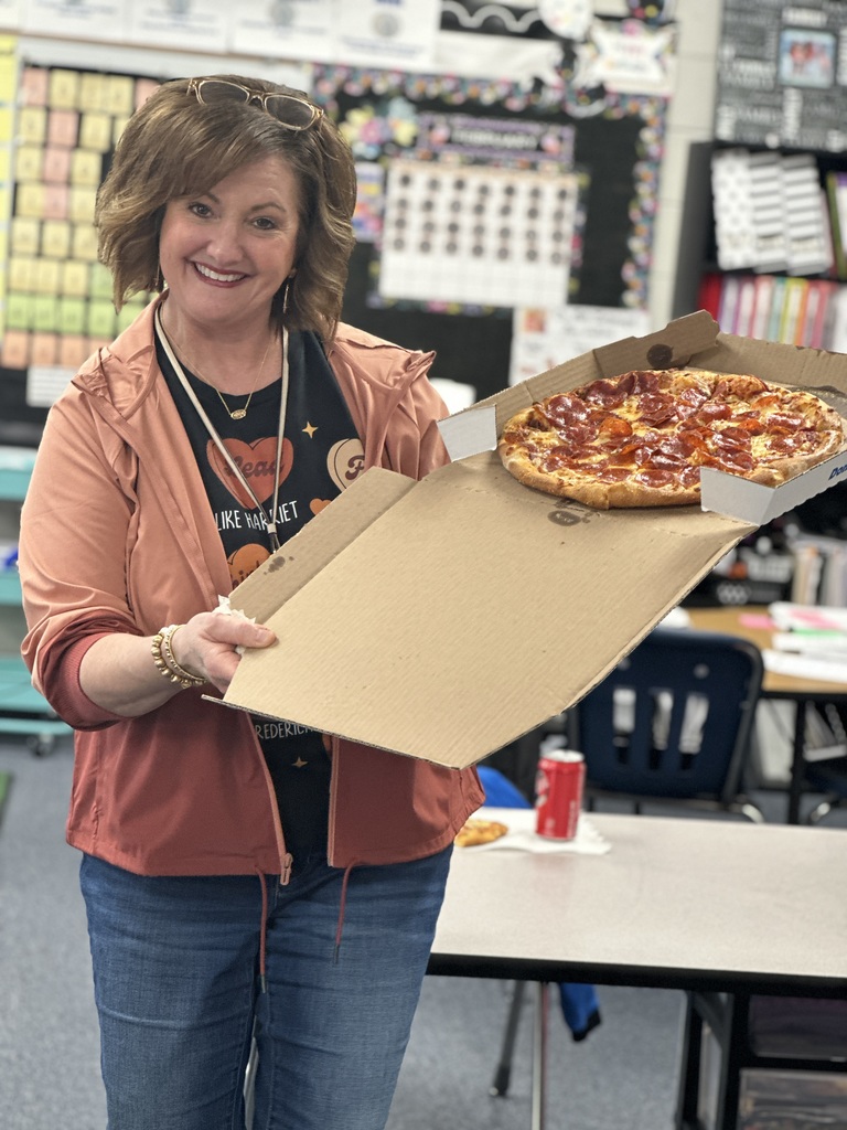 3rd grade teacher with pizza