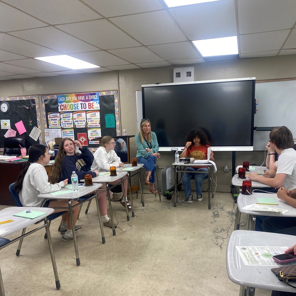 PHMS Students participating in trivia