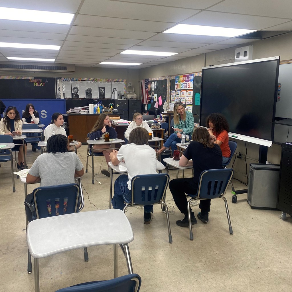 PHMS students participating in trivia