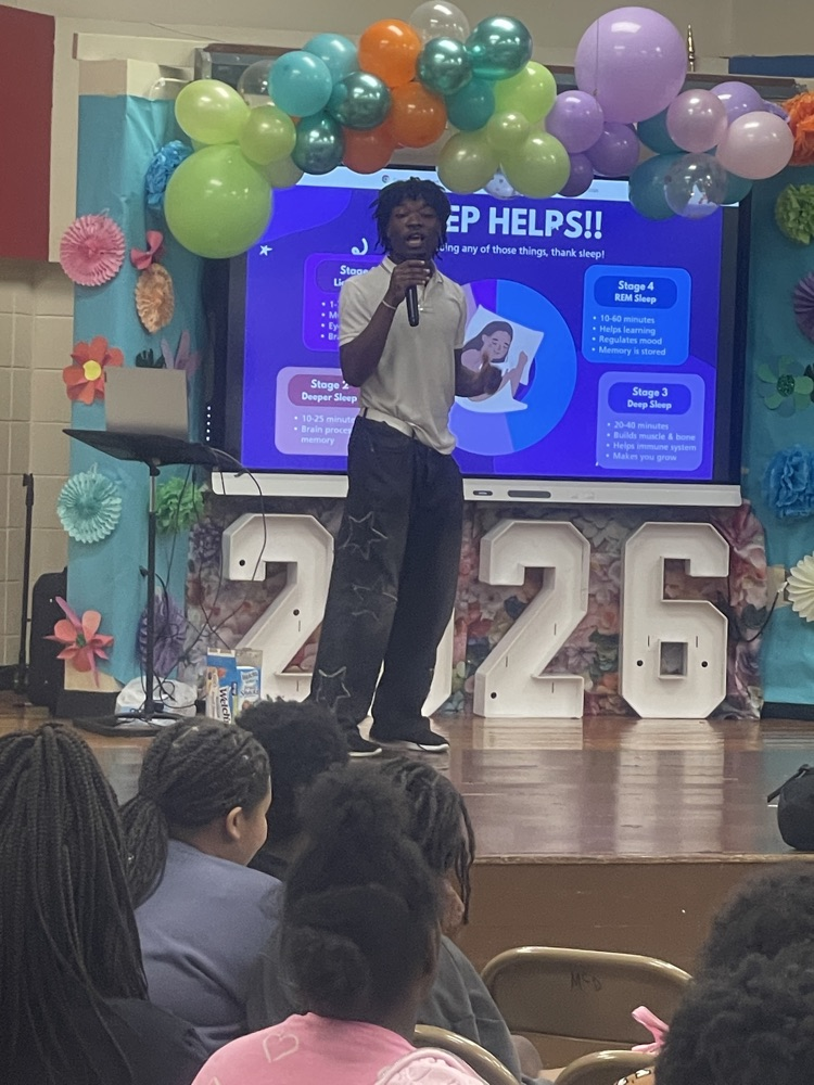 Kemdi presenting