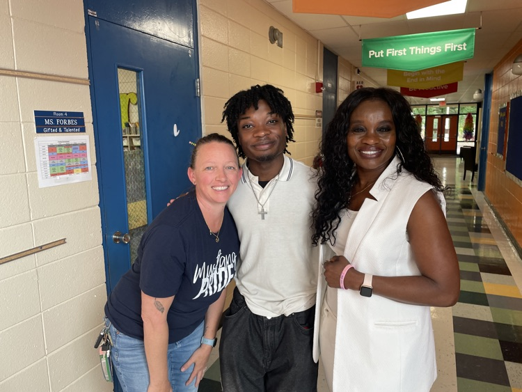 Kemdi with his mom, Mrs. Ekeanyanwu, and Ms. Forbes