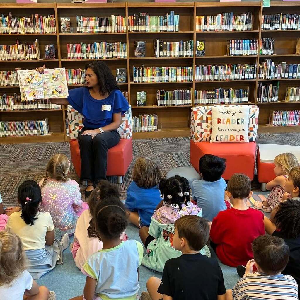 📚Our library was proud to host local author, Razan Abdin! Ms. Abdin read her debut picture book, "Splendidly Sawsan," to one of our Kindergarten classes.