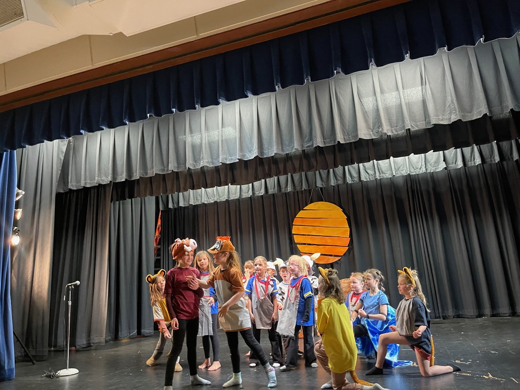 LPS Elementary Students preparing for their performance of Lion King