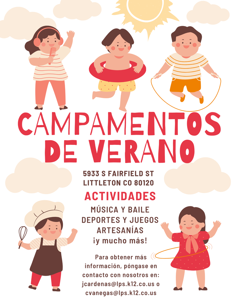 Folleto a todo color de un campamento de verano en el que aparecen niños de dibujos animados jugando, cantando, saltando a la comba, cocinando y haciendo hula-hoop sobre un fondo gris claro con nubes y una ilustración del sol. En letras rojas grandes se lee «Campamentos de verano». El folleto incluye la dirección «5933 S Fairfield St, Littleton CO 80120» y enumera actividades como música y baile, deportes y juegos, manualidades y mucho más. La información de contacto en la parte inferior incluye los correos electrónicos jcardenas@lps.k12.co.us  y cvanegas@lps.k12.co.us  para obtener más información.