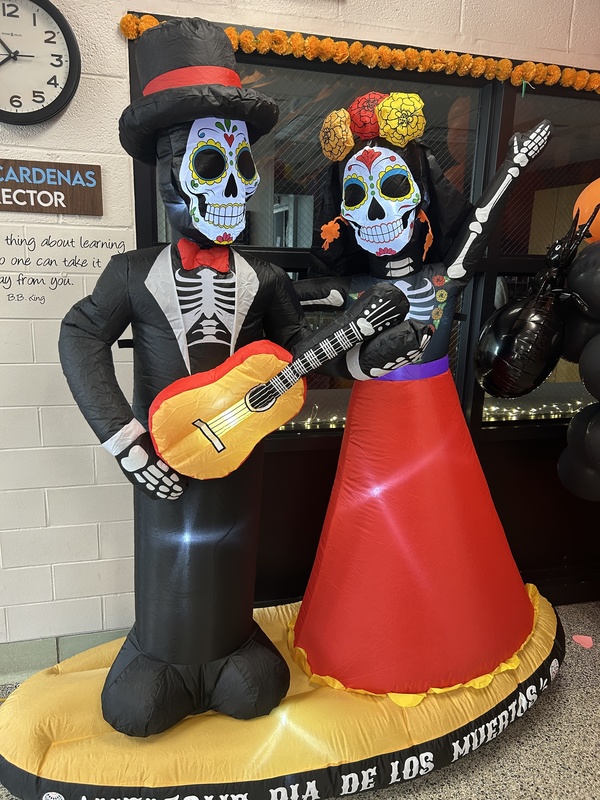 Inflatable display of a male and female Calavera (skeleton) dressed up for Día de Muertos with a guitar.