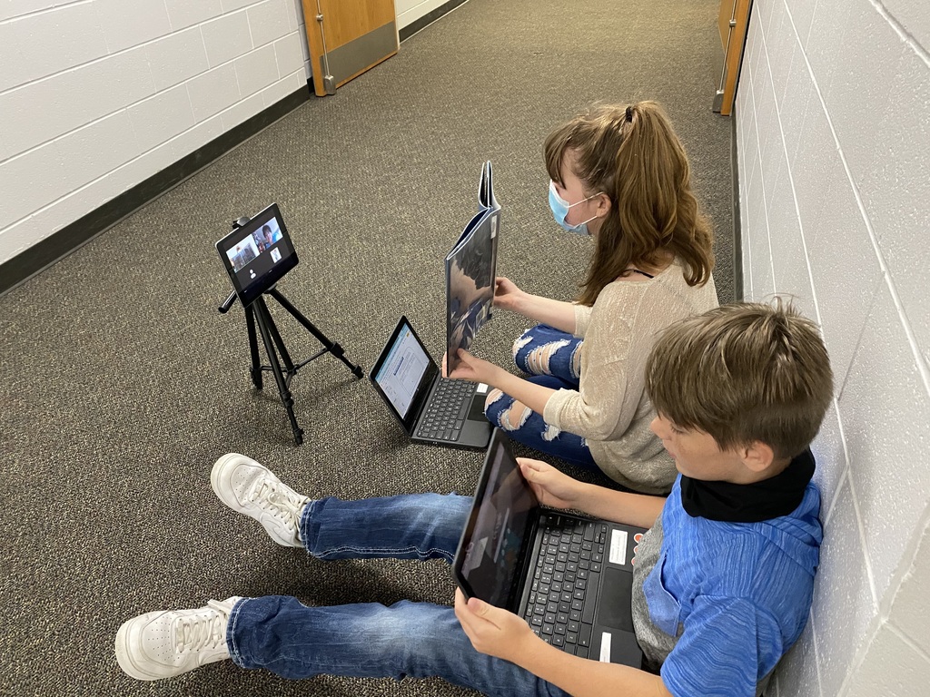 students working with iPads 