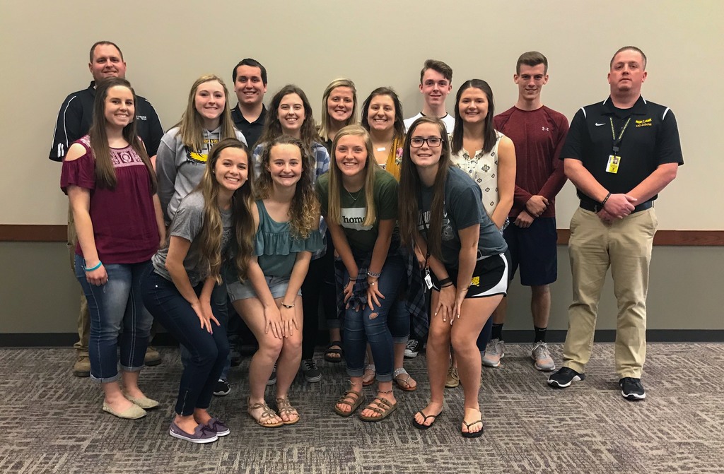 Group photo of top 15 GPA in the class of 2018