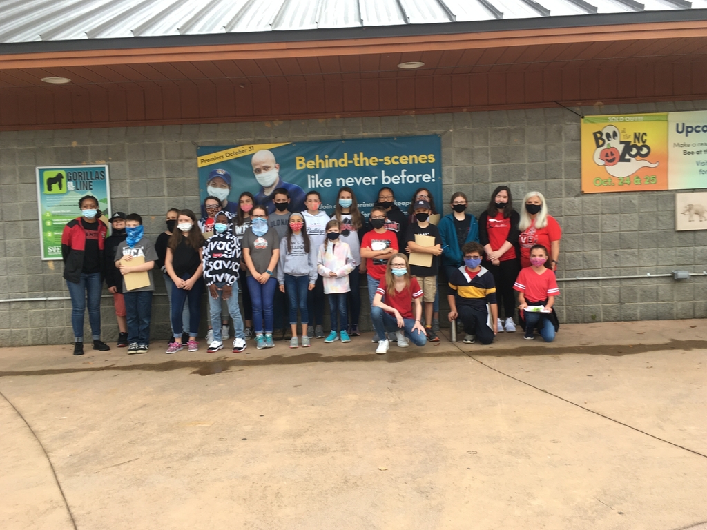 All of sixth grade at the zoo!