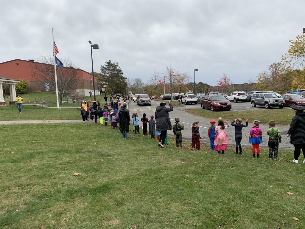 The first vehicles arrive.