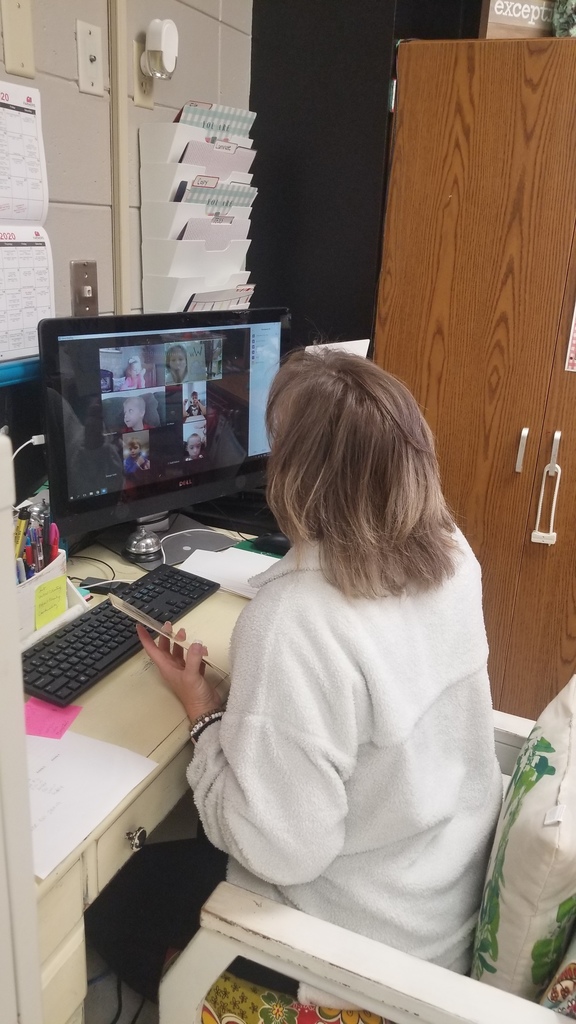 Mrs. Phelps doing Fundations during her Zoom meeting with the students