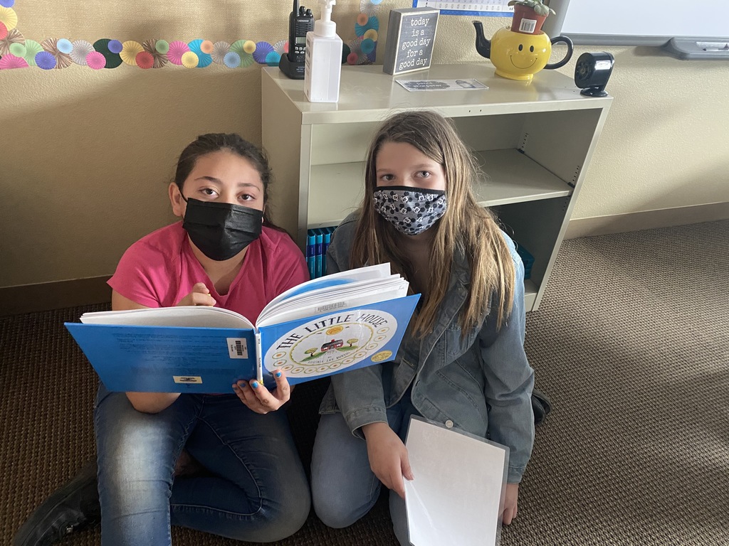 Students reading together at Manse Elementary