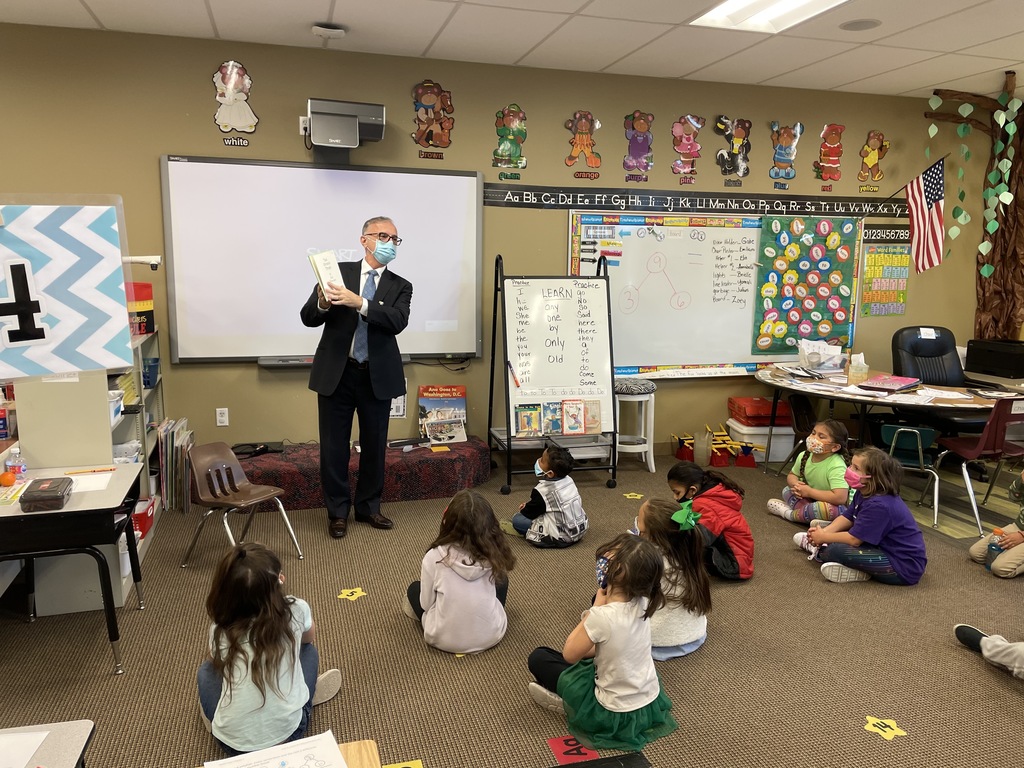 Dr. Shillingburg reading to students